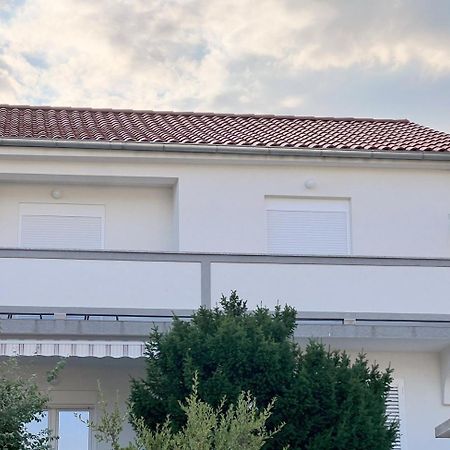 Evergreen & Pinky Apartments Close To The Beach Rab Town Exterior foto
