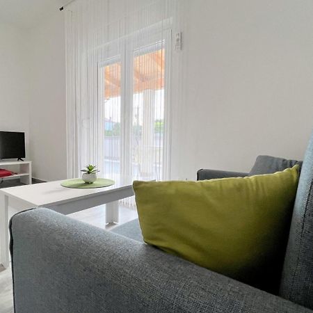Evergreen & Pinky Apartments Close To The Beach Rab Town Exterior foto