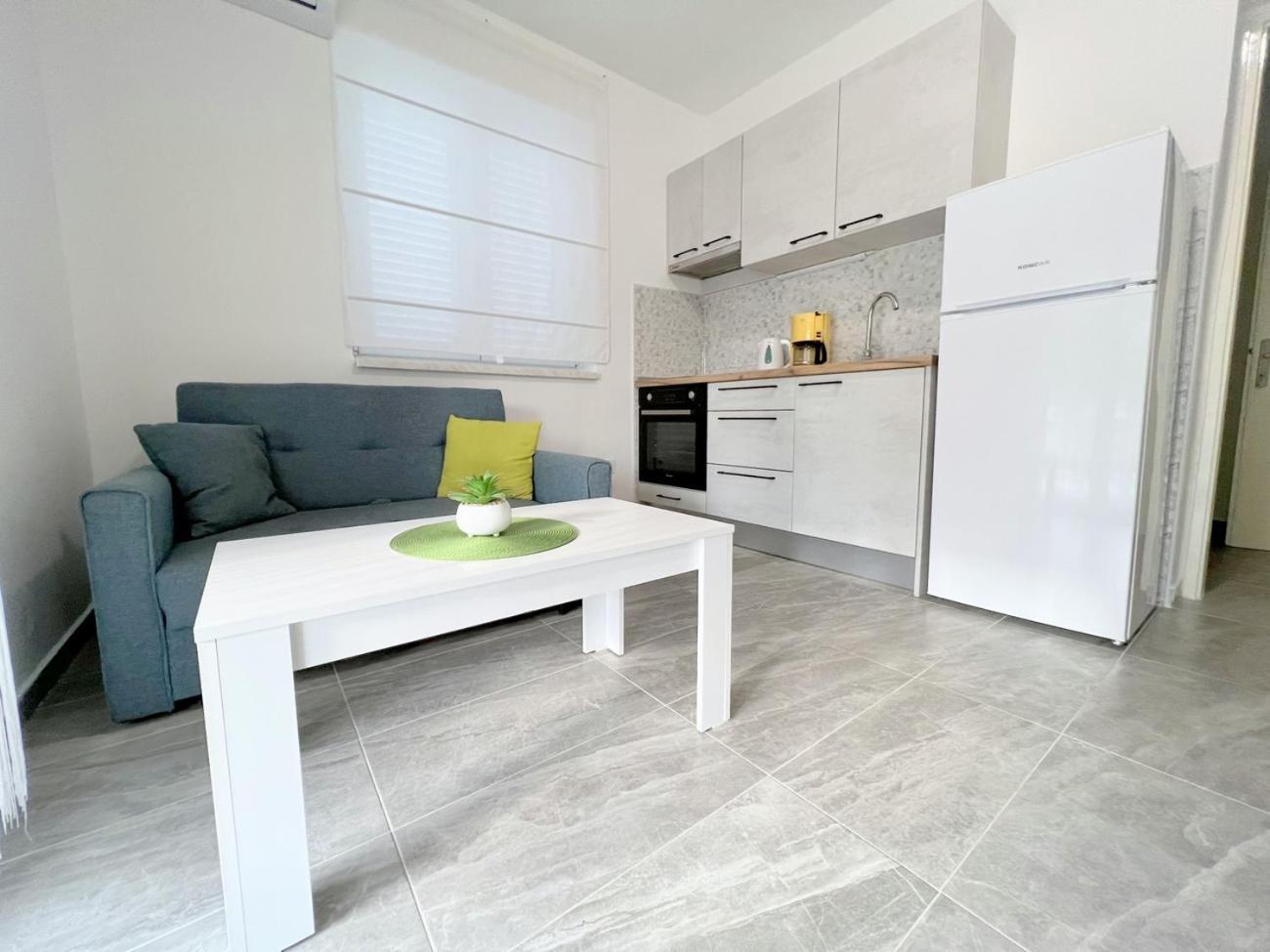 Evergreen & Pinky Apartments Close To The Beach Rab Town Exterior foto