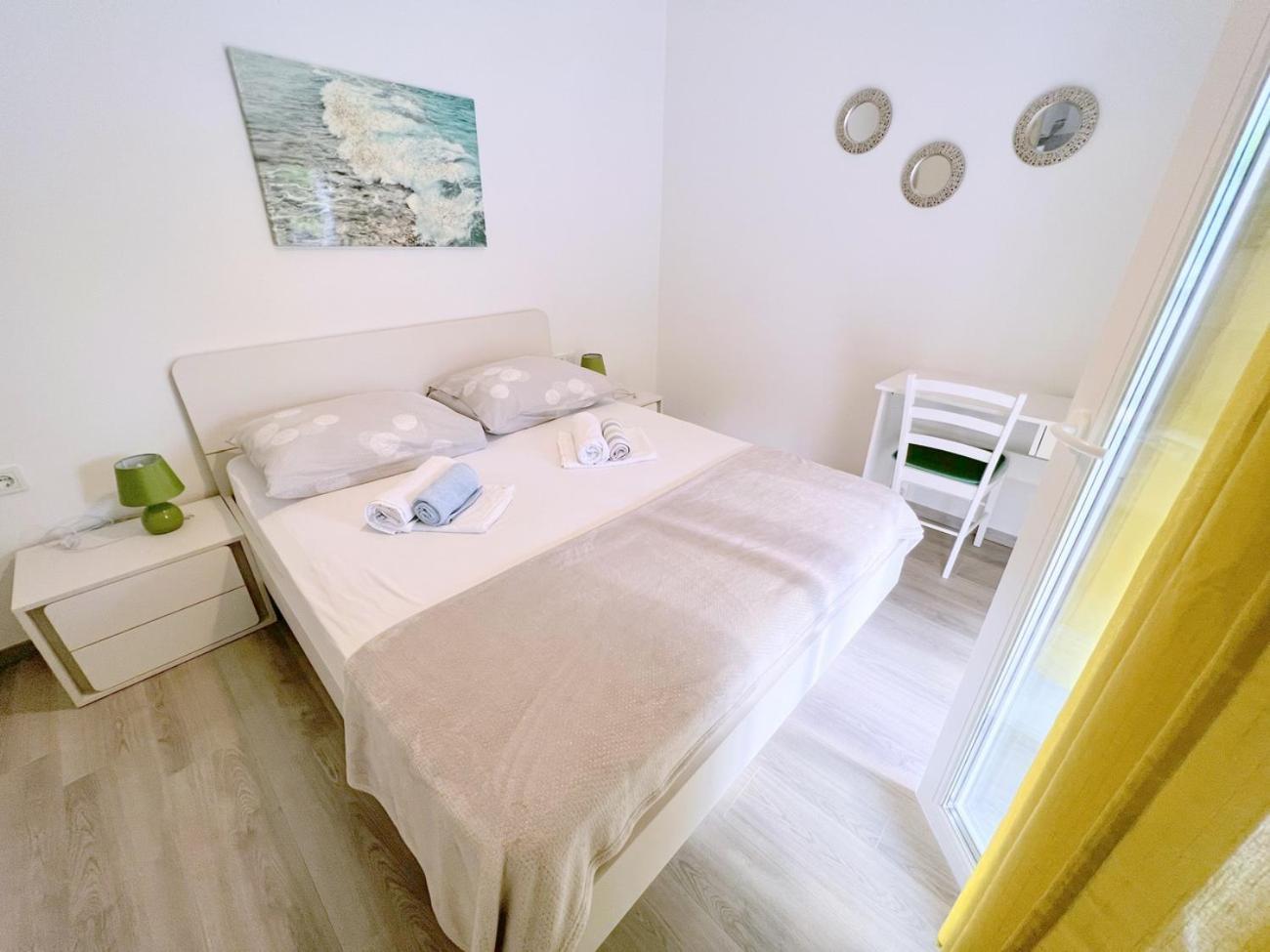 Evergreen & Pinky Apartments Close To The Beach Rab Town Exterior foto