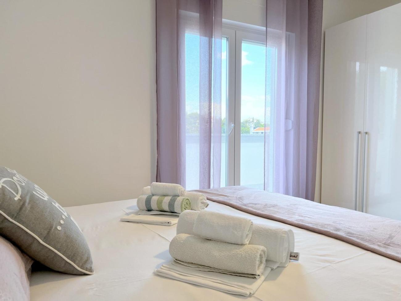 Evergreen & Pinky Apartments Close To The Beach Rab Town Exterior foto