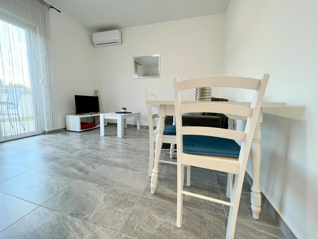 Evergreen & Pinky Apartments Close To The Beach Rab Town Exterior foto