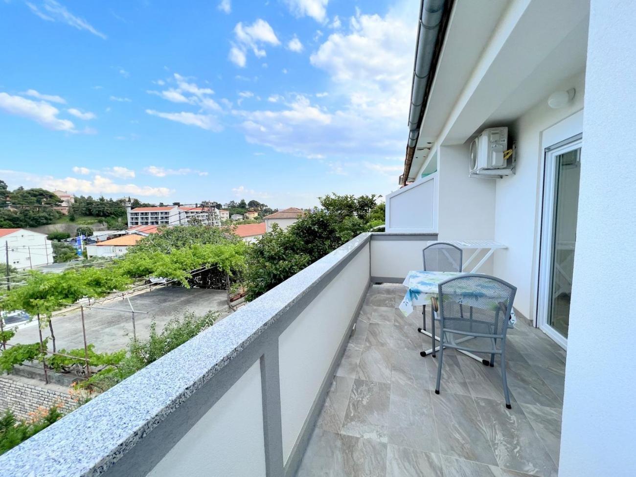 Evergreen & Pinky Apartments Close To The Beach Rab Town Exterior foto
